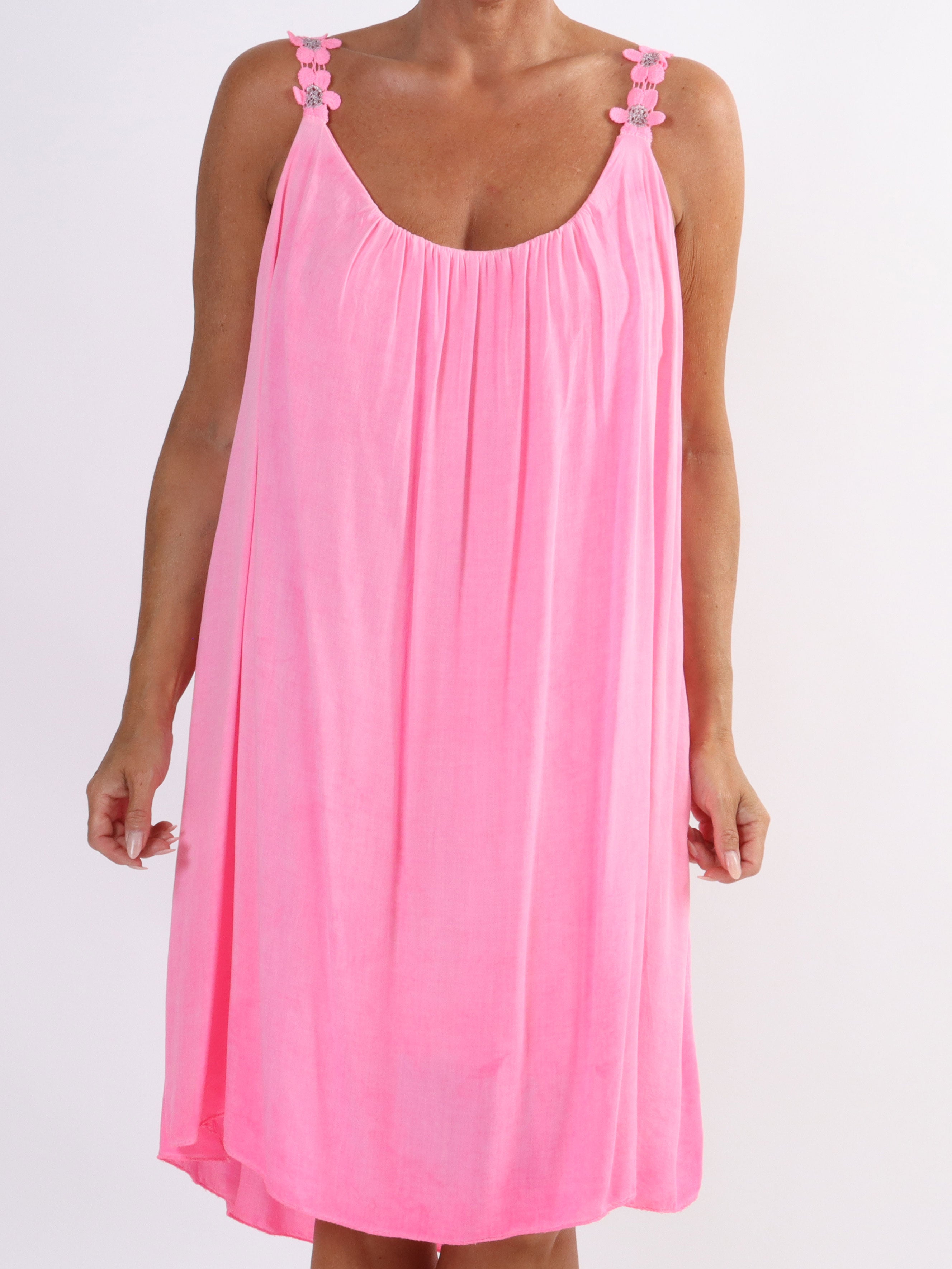 Ane - Sød plus size sommerkjole med broderet stroppe